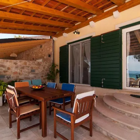 Beautiful Beachfront With Private Pool